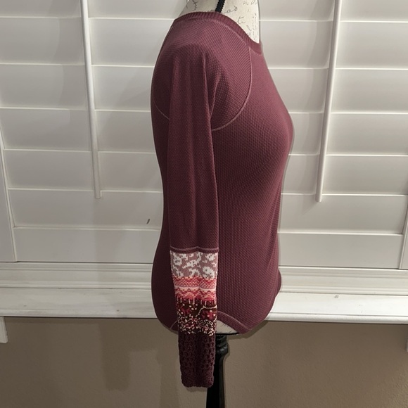 FREE PEOPLE Thermal In The Mix Cuff Top in Rio Vino - Picture 7 of 15